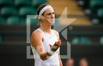 2021-07-01 - Victoria Azarenka of Belarus in action against Sorana Cirstea of Romania during the second round of The Championships Wimbledon 2021, Grand Slam tennis tournament on July 1, 2021 at All England Lawn Tennis and Croquet Club in London, England - Photo Rob Prange / Spain DPPI / DPPI - WIMBLEDON 2021, GRAND SLAM TENNIS TOURNAMENT - INTERNATIONALS - TENNIS