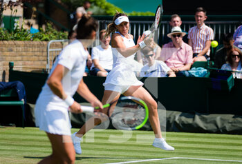 2021-07-02 - Paula Badosa of Spain playing doubles with Sara Sorribes Tormo at The Championships Wimbledon 2021, Grand Slam tennis tournament on July 2, 2021 at All England Lawn Tennis and Croquet Club in London, England - Photo Rob Prange / Spain DPPI / DPPI - WIMBLEDON 2021, GRAND SLAM TENNIS TOURNAMENT - INTERNATIONALS - TENNIS