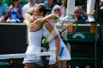 2021-07-02 - Tereza Martincova and Karolina Pliskova of the Czech Republic at the net during the third round of The Championships Wimbledon 2021, Grand Slam tennis tournament on July 2, 2021 at All England Lawn Tennis and Croquet Club in London, England - Photo Rob Prange / Spain DPPI / DPPI - WIMBLEDON 2021, GRAND SLAM TENNIS TOURNAMENT - INTERNATIONALS - TENNIS