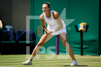2021-07-02 - Aryna Sabalenka of Belarus in action against Maria Camila Osorio Serrano of Colombia during her third-round match at The Championships Wimbledon 2021, Grand Slam tennis tournament on July 2, 2021 at All England Lawn Tennis and Croquet Club in London, England - Photo Rob Prange / Spain DPPI / DPPI - WIMBLEDON 2021, GRAND SLAM TENNIS TOURNAMENT - INTERNATIONALS - TENNIS