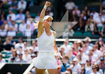 2021-07-02 - Liudmila Samsonova of the United States in action against Sloane Stephens of United States during her third-round match at The Championships Wimbledon 2021, Grand Slam tennis tournament on July 2, 2021 at All England Lawn Tennis and Croquet Club in London, England - Photo Rob Prange / Spain DPPI / DPPI - WIMBLEDON 2021, GRAND SLAM TENNIS TOURNAMENT - INTERNATIONALS - TENNIS