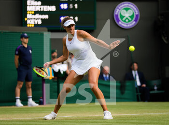 2021-07-02 - Madison Keys of the United States in action against Elise Mertens of Belgium during her third-round match at The Championships Wimbledon 2021, Grand Slam tennis tournament on July 2, 2021 at All England Lawn Tennis and Croquet Club in London, England - Photo Rob Prange / Spain DPPI / DPPI - WIMBLEDON 2021, GRAND SLAM TENNIS TOURNAMENT - INTERNATIONALS - TENNIS