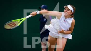 2021-07-02 - Jelena Ostapenko of Latvia in action against Ajla Tomljanovic of Australia during the third round at The Championships Wimbledon 2021, Grand Slam tennis tournament on July 3, 2021 at All England Lawn Tennis and Croquet Club in London, England - Photo Rob Prange / Spain DPPI / DPPI - WIMBLEDON 2021, GRAND SLAM TENNIS TOURNAMENT - INTERNATIONALS - TENNIS