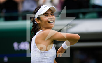 2021-07-02 - Emma Raducanu of Great Britain reacts to winning the third round against Sorana Cirstea of Romania at The Championships Wimbledon 2021, Grand Slam tennis tournament on July 3, 2021 at All England Lawn Tennis and Croquet Club in London, England - Photo Rob Prange / Spain DPPI / DPPI - WIMBLEDON 2021, GRAND SLAM TENNIS TOURNAMENT - INTERNATIONALS - TENNIS