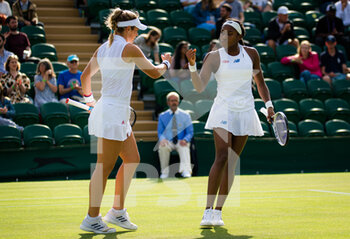 2021-07-02 - Cori Gauff and Catherine McNally of the United States playing doubles at The Championships Wimbledon 2021, Grand Slam tennis tournament on July 3, 2021 at All England Lawn Tennis and Croquet Club in London, England - Photo Rob Prange / Spain DPPI / DPPI - WIMBLEDON 2021, GRAND SLAM TENNIS TOURNAMENT - INTERNATIONALS - TENNIS