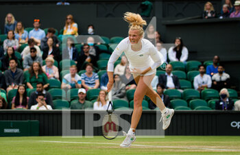 2021-07-02 - Katerina Siniakova of the Czech Republic in action against Ashleigh Barty of Australia during the third round at The Championships Wimbledon 2021, Grand Slam tennis tournament on July 3, 2021 at All England Lawn Tennis and Croquet Club in London, England - Photo Rob Prange / Spain DPPI / DPPI - WIMBLEDON 2021, GRAND SLAM TENNIS TOURNAMENT - INTERNATIONALS - TENNIS
