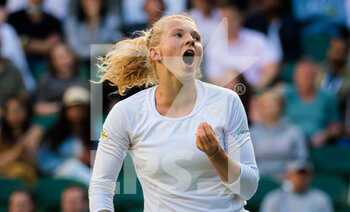 2021-07-02 - Katerina Siniakova of the Czech Republic in action against Ashleigh Barty of Australia during the third round at The Championships Wimbledon 2021, Grand Slam tennis tournament on July 3, 2021 at All England Lawn Tennis and Croquet Club in London, England - Photo Rob Prange / Spain DPPI / DPPI - WIMBLEDON 2021, GRAND SLAM TENNIS TOURNAMENT - INTERNATIONALS - TENNIS