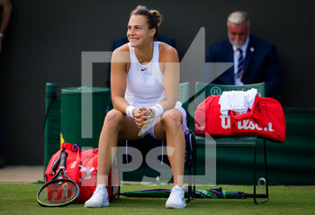 2021-07-05 - Aryna Sabalenka of Belarus in action against Elena Rybakina of Kazakhstan during the fourth round at The Championships Wimbledon 2021, Grand Slam tennis tournament on July 5, 2021 at All England Lawn Tennis and Croquet Club in London, England - Photo Rob Prange / Spain DPPI / DPPI - WIMBLEDON 2021, GRAND SLAM TENNIS TOURNAMENT - INTERNATIONALS - TENNIS