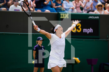 2021-07-05 - Ons Jabeur of Tunisia celebrates her win against Iga Swiatek of Poland during the fourth round at The Championships Wimbledon 2021, Grand Slam tennis tournament on July 5, 2021 at All England Lawn Tennis and Croquet Club in London, England - Photo Rob Prange / Spain DPPI / DPPI - WIMBLEDON 2021, GRAND SLAM TENNIS TOURNAMENT - INTERNATIONALS - TENNIS