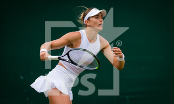 2021-07-05 - Paula Badosa of Spain in action against Karolina Muchova of the Czech Republic during the fourth round at The Championships Wimbledon 2021, Grand Slam tennis tournament on July 5, 2021 at All England Lawn Tennis and Croquet Club in London, England - Photo Rob Prange / Spain DPPI / DPPI - WIMBLEDON 2021, GRAND SLAM TENNIS TOURNAMENT - INTERNATIONALS - TENNIS