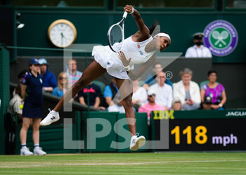 2021-07-05 - Cori Gauff of the United States in action against Angelique Kerber of Germany during the fourth round at The Championships Wimbledon 2021, Grand Slam tennis tournament on July 5, 2021 at All England Lawn Tennis and Croquet Club in London, England - Photo Rob Prange / Spain DPPI / DPPI - WIMBLEDON 2021, GRAND SLAM TENNIS TOURNAMENT - INTERNATIONALS - TENNIS