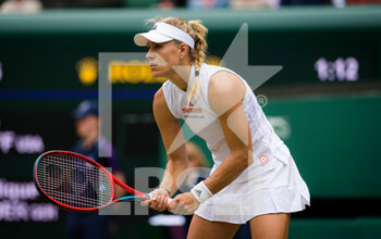 2021-07-05 - Angelique Kerber of Germany in action against Cori Gauff of the United States during the fourth round at The Championships Wimbledon 2021, Grand Slam tennis tournament on July 5, 2021 at All England Lawn Tennis and Croquet Club in London, England - Photo Rob Prange / Spain DPPI / DPPI - WIMBLEDON 2021, GRAND SLAM TENNIS TOURNAMENT - INTERNATIONALS - TENNIS