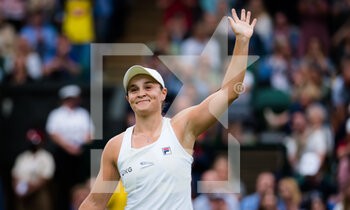 2021-07-06 - Ashleigh Barty of Australia celebrates her win against Ajla Tomljanovic of Australia during the quarter-final at The Championships Wimbledon 2021, Grand Slam tennis tournament on July 6, 2021 at All England Lawn Tennis and Croquet Club in London, England - Photo Rob Prange / Spain DPPI / DPPI - WIMBLEDON 2021, GRAND SLAM TENNIS TOURNAMENT - INTERNATIONALS - TENNIS