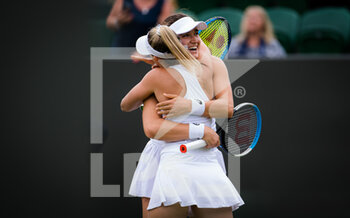 2021-07-07 - Caroline Dolehide of the United States and Storm Sanders of Australia in action during the doubles quarter-final at The Championships Wimbledon 2021, Grand Slam tennis tournament on July 7, 2021 at All England Lawn Tennis and Croquet Club in London, England - Photo Rob Prange / Spain DPPI / DPPI - WIMBLEDON 2021, GRAND SLAM TENNIS TOURNAMENT - INTERNATIONALS - TENNIS