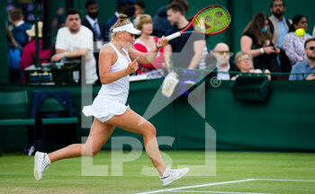 2021-07-08 - Nastasja Schunk of Germany in action during the Juniors competition at The Championships Wimbledon 2021, Grand Slam tennis tournament on July 8, 2021 at All England Lawn Tennis and Croquet Club in London, England - Photo Rob Prange / Spain DPPI / DPPI - WIMBLEDON 2021, GRAND SLAM TENNIS TOURNAMENT - INTERNATIONALS - TENNIS