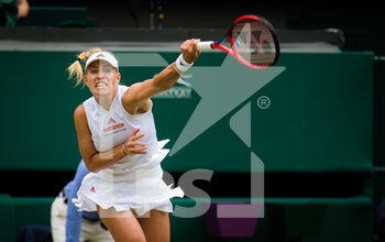 2021-07-08 - Angelique Kerber of Germany in action against Ashleigh Barty of Australia during the semi-final of The Championships Wimbledon 2021, Grand Slam tennis tournament on July 8, 2021 at All England Lawn Tennis and Croquet Club in London, England - Photo Rob Prange / Spain DPPI / DPPI - WIMBLEDON 2021, GRAND SLAM TENNIS TOURNAMENT - INTERNATIONALS - TENNIS
