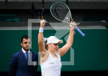 2021-07-08 - Ashleigh Barty of Australia celebrates her win against Angelique Kerber of Germany during the semi-final of The Championships Wimbledon 2021, Grand Slam tennis tournament on July 8, 2021 at All England Lawn Tennis and Croquet Club in London, England - Photo Rob Prange / Spain DPPI / DPPI - WIMBLEDON 2021, GRAND SLAM TENNIS TOURNAMENT - INTERNATIONALS - TENNIS