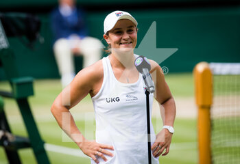 2021-07-08 - Ashleigh Barty of Australia celebrates her win against Angelique Kerber of Germany during the semi-final of The Championships Wimbledon 2021, Grand Slam tennis tournament on July 8, 2021 at All England Lawn Tennis and Croquet Club in London, England - Photo Rob Prange / Spain DPPI / DPPI - WIMBLEDON 2021, GRAND SLAM TENNIS TOURNAMENT - INTERNATIONALS - TENNIS