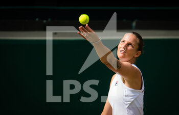 2021-07-08 - Karolina Pliskova of the Czech Republic in action against Aryna Sabalenka of Belarus during the semi-final of The Championships Wimbledon 2021, Grand Slam tennis tournament on July 8, 2021 at All England Lawn Tennis and Croquet Club in London, England - Photo Rob Prange / Spain DPPI / DPPI - WIMBLEDON 2021, GRAND SLAM TENNIS TOURNAMENT - INTERNATIONALS - TENNIS