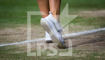 2021-07-08 - Aryna Sabalenka of Belarus, shoes illustration, in action against Karolina Pliskova of the Czech Republic during the semi-final of The Championships Wimbledon 2021, Grand Slam tennis tournament on July 8, 2021 at All England Lawn Tennis and Croquet Club in London, England - Photo Rob Prange / Spain DPPI / DPPI - WIMBLEDON 2021, GRAND SLAM TENNIS TOURNAMENT - INTERNATIONALS - TENNIS