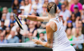 2021-07-08 - Karolina Pliskova of the Czech Republic in action against Aryna Sabalenka of Belarus during the semi-final of The Championships Wimbledon 2021, Grand Slam tennis tournament on July 8, 2021 at All England Lawn Tennis and Croquet Club in London, England - Photo Rob Prange / Spain DPPI / DPPI - WIMBLEDON 2021, GRAND SLAM TENNIS TOURNAMENT - INTERNATIONALS - TENNIS
