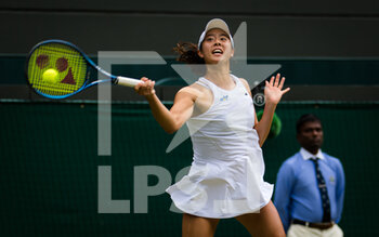 2021-07-09 - Ena Shibahara of Japan in actin during the doubles semi-final of The Championships Wimbledon 2021, Grand Slam tennis tournament on July 9, 2021 at All England Lawn Tennis and Croquet Club in London, England - Photo Rob Prange / Spain DPPI / DPPI - WIMBLEDON 2021, GRAND SLAM TENNIS TOURNAMENT - INTERNATIONALS - TENNIS