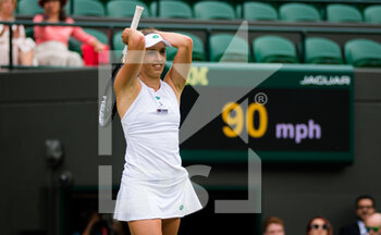 2021-07-09 - Elise Mertens of Belgium in actin during the doubles semi-final of The Championships Wimbledon 2021, Grand Slam tennis tournament on July 9, 2021 at All England Lawn Tennis and Croquet Club in London, England - Photo Rob Prange / Spain DPPI / DPPI - WIMBLEDON 2021, GRAND SLAM TENNIS TOURNAMENT - INTERNATIONALS - TENNIS