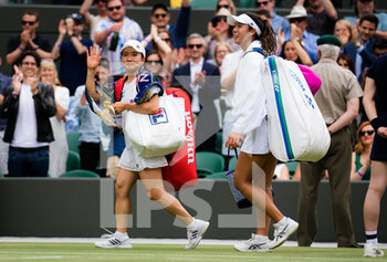 2021-07-09 - Ena Shibahara and Shuko Aoyama of Japan during the doubles semi-final of The Championships Wimbledon 2021, Grand Slam tennis tournament on July 9, 2021 at All England Lawn Tennis and Croquet Club in London, England - Photo Rob Prange / Spain DPPI / DPPI - WIMBLEDON 2021, GRAND SLAM TENNIS TOURNAMENT - INTERNATIONALS - TENNIS