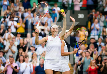 2021-07-09 - Elena Vesnina and Veronika Kudermetova of Russia in action during the doubles semi-final of The Championships Wimbledon 2021, Grand Slam tennis tournament on July 9, 2021 at All England Lawn Tennis and Croquet Club in London, England - Photo Rob Prange / Spain DPPI / DPPI - WIMBLEDON 2021, GRAND SLAM TENNIS TOURNAMENT - INTERNATIONALS - TENNIS