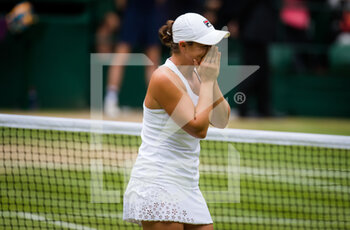 2021-07-10 - Ashleigh Barty of Australia celebrates after winning against Karolina Pliskova of the Czech Republic the final of The Championships Wimbledon 2021, Grand Slam tennis tournament on July 10, 2021 at All England Lawn Tennis and Croquet Club in London, England - Photo Rob Prange / Spain DPPI / DPPI - WIMBLEDON 2021, GRAND SLAM TENNIS TOURNAMENT - INTERNATIONALS - TENNIS