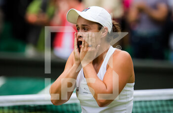 2021-07-10 - Ashleigh Barty of Australia celebrates after winning against Karolina Pliskova of the Czech Republic the final of The Championships Wimbledon 2021, Grand Slam tennis tournament on July 10, 2021 at All England Lawn Tennis and Croquet Club in London, England - Photo Rob Prange / Spain DPPI / DPPI - WIMBLEDON 2021, GRAND SLAM TENNIS TOURNAMENT - INTERNATIONALS - TENNIS