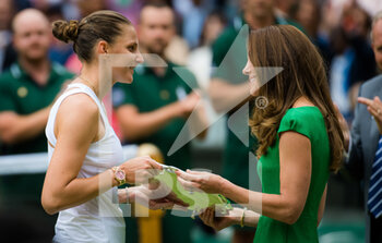 2021-07-10 - Karolina Pliskova of the Czech Republic with the runner-up trophy, HRH The Duchess of Cambridge (Kate) after the final of The Championships Wimbledon 2021, Grand Slam tennis tournament on July 10, 2021 at All England Lawn Tennis and Croquet Club in London, England - Photo Rob Prange / Spain DPPI / DPPI - WIMBLEDON 2021, GRAND SLAM TENNIS TOURNAMENT - INTERNATIONALS - TENNIS