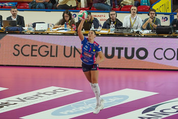 2018-11-14 - Lauren Carlini alla battuta - IGOR GORGONZOLA NOVARA VS CLUB ITALIA CRAI - SERIE A1 WOMEN - VOLLEYBALL