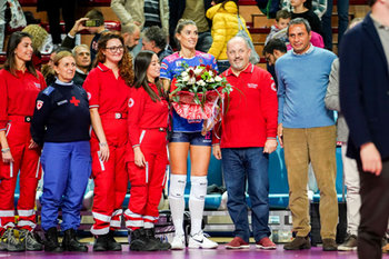 2018-11-18 - Francesca Piccinini riceve un premio speciale dalla Croce Rossa Italiana - IGOR GORGONZOLA NOVARA VS LARDINI FILOTTRANO - SERIE A1 WOMEN - VOLLEYBALL