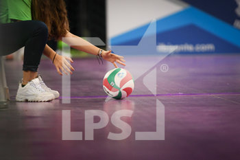 2020-01-01 - Particolare pallone raccattapalle - ITALIAN VOLLEYBALL SERIE A1 WOMEN SEASON 2019/20 - SERIE A1 WOMEN - VOLLEYBALL