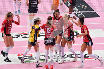 2021-03-24 - Team Cuneo celebrates after scoring a point -  PLAYOFF - BOSCA S.BERNARDO CUNEO VS BARTOCCINI FORTINFISSI PERUGIA - SERIE A1 WOMEN - VOLLEYBALL