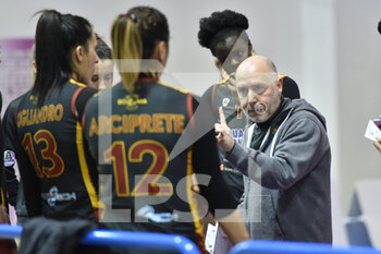 2021-01-13 - Luca Cristofani Coach of Acqua e Sapone Volley Roma - GEOVILLAGE HERMAEA OLBIA VS ACQUA & SAPONE ROMA VOLLEY - WOMEN SERIE A2 - VOLLEYBALL