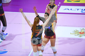 2021-01-17 - Arciprete, Consoli esultanza (Roma Volley) - ROMA VOLLEY VS HERMAEA OLBIA 3-1 - WOMEN SERIE A2 - VOLLEYBALL