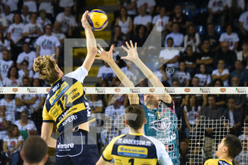 2019-11-02 - Schiacciata Holt Maxwell Philip (Leo Shoes Modena) - FINALE - SIR SAFETY PERUGIA VS MODENA VOLLEY - SUPERCOPPA - VOLLEYBALL