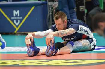 2019-01-06 - Ivan Zaytsev in stretching - AZIMUT LEO SHOES MODENA - CONSAR RAVENNA - SUPERLEAGUE SERIE A - VOLLEYBALL