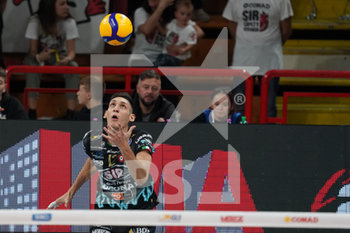 2019-10-24 - roberto russo (n.12 centrale sir safety conad perugia) alla battuta - SIR SAFETY CONAD PERUGIA VS ALLIANZ MILANO - SUPERLEAGUE SERIE A - VOLLEYBALL