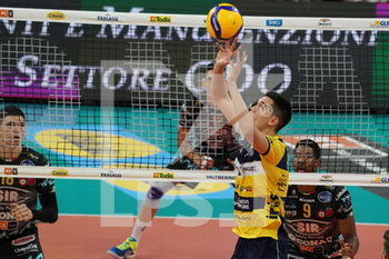 2019-12-15 - micah christenson (n.11 leo schoes modena) alza - SIR SAFETY CONAD PERUGIA VS LEO SHOES MODENA - SUPERLEAGUE SERIE A - VOLLEYBALL