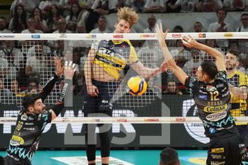 2019-12-15 - maxwell philip holt (n.12 leo schoes modena) schiaccia - SIR SAFETY CONAD PERUGIA VS LEO SHOES MODENA - SUPERLEAGUE SERIE A - VOLLEYBALL