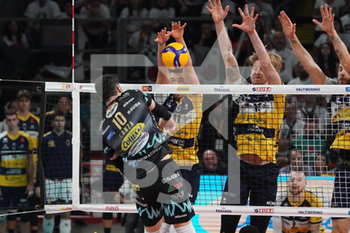2019-12-15 - sfilippo lanza (n.10 schiacciatore sir safety conad perugia) schiaccia - SIR SAFETY CONAD PERUGIA VS LEO SHOES MODENA - SUPERLEAGUE SERIE A - VOLLEYBALL