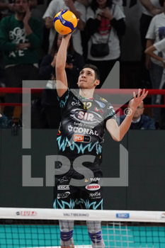 2019-12-26 - roberto russo (n.12 centrale sir safety conad perugia)alla battuta - SIR SAFETY CONAD PERUGIA VS TOP VOLLEY LATINA - SUPERLEAGUE SERIE A - VOLLEYBALL