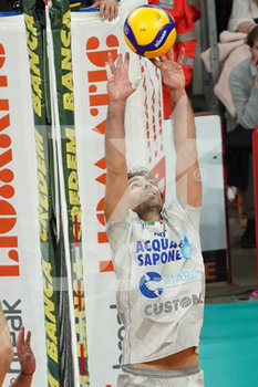 2019-12-26 - sottile daniele (n.5 palleggiatore top volley cisterna) alza - SIR SAFETY CONAD PERUGIA VS TOP VOLLEY LATINA - SUPERLEAGUE SERIE A - VOLLEYBALL