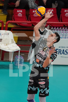 2020-02-09 - roberto russo (n.12 centrale sir safety conad perugia) alla battuta - SIR SAFETY CONAD PERUGIA VS GAS SALES PIACENZA - SUPERLEAGUE SERIE A - VOLLEYBALL