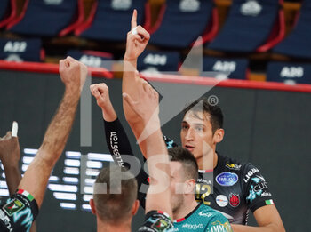 2020-10-14 - roberto russo (n.12 centrale sir safety conad perugia) esulta - SIR SAFETY CONAD PERUGIA VS TOP VOLLEY CISTERNA - SUPERLEAGUE SERIE A - VOLLEYBALL