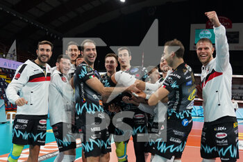 2020-12-19 - sir safety conad perugia rejoices for the victory of the race - SIR SAFETY CONAD PERUGIA VS NBV VERONA - SUPERLEAGUE SERIE A - VOLLEYBALL