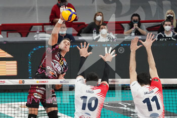 2021-02-06 - aleksandar atanasijevic (n.14 opposite spiker sir safety conad perugia) crushes - SIR SAFETY CONAD PERUGIA VS VERO VOLLEY MONZA - SUPERLEAGUE SERIE A - VOLLEYBALL